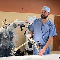 Dr. Chris Palmer Demonstrates Use of MAKO Robot Using Sawbones